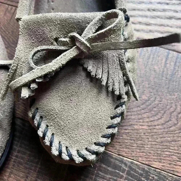 Minnetonka Moccasins Kitty Hardsole Gray Non-Slip Comfortable Womens Size 9 EUC - Picture 5 of 12